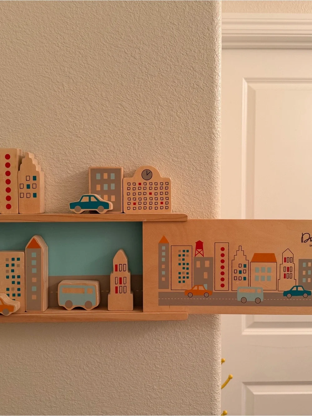 Dwell Studio “Skyline” City Play Set & 3 hooded towels (vintage)